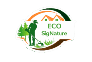 Logo paysagiste ECO SigNature. Silhouette d'un homme tondant la pelouse devant des conifères, toits orange et bordure verte.